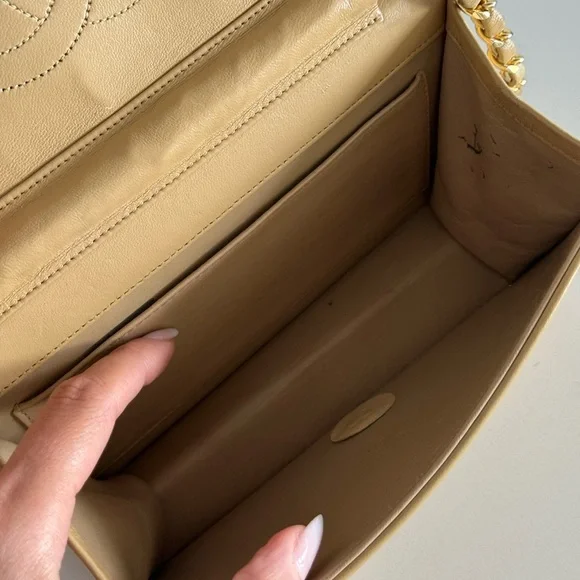 *SOLD** Chanel Vintage Nude Full Flap w/ 24kt Gold Plated Hardware - Picture 8 of 15